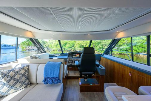 Riviera 5400 Sport Yacht image