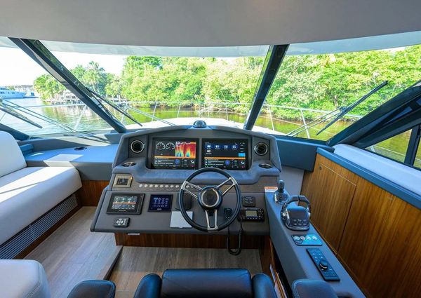 Riviera 5400 Sport Yacht image