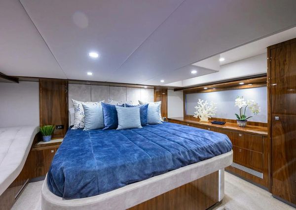 Riviera 5400 Sport Yacht image