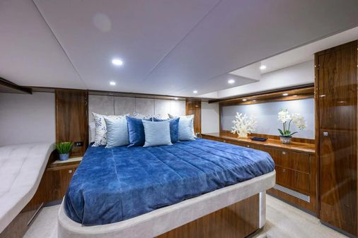 Riviera 5400 Sport Yacht image