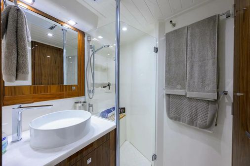 Riviera 5400 Sport Yacht image