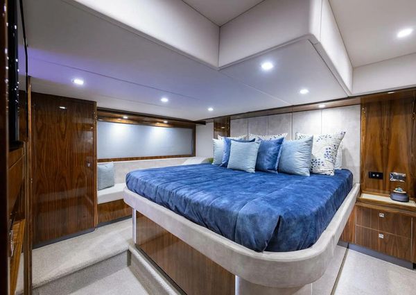 Riviera 5400 Sport Yacht image