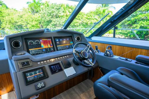 Riviera 5400 Sport Yacht image