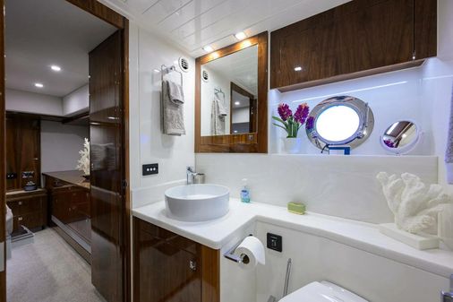 Riviera 5400 Sport Yacht image