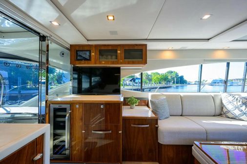 Riviera 5400 Sport Yacht image