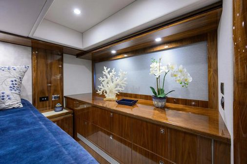 Riviera 5400 Sport Yacht image