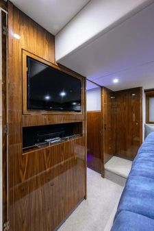 Riviera 5400 Sport Yacht image