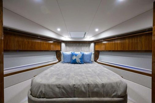 Riviera 5400 Sport Yacht image