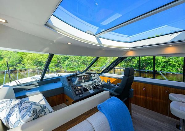 Riviera 5400 Sport Yacht image