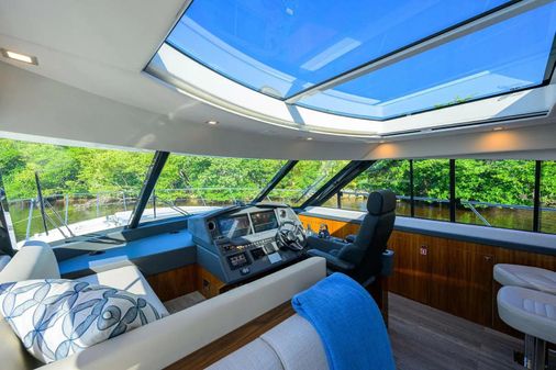 Riviera 5400 Sport Yacht image