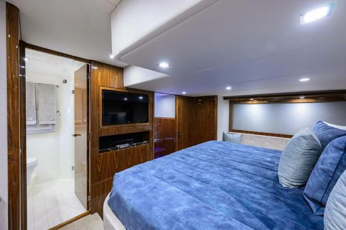 Riviera 5400 Sport Yacht image