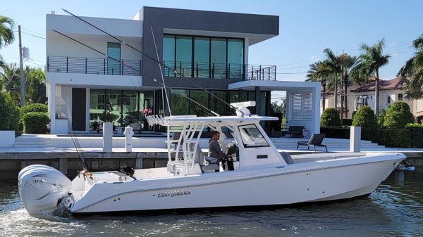 Everglades 365 CC Center Console 