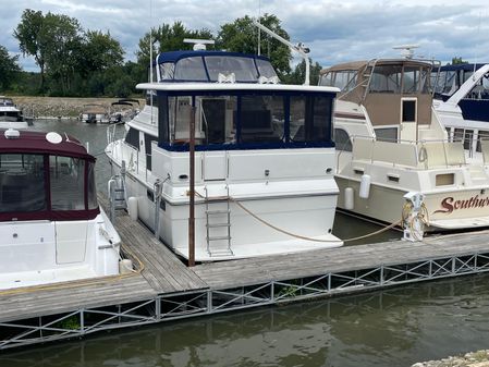 Carver 42 Aft Cabin Motor Yacht image