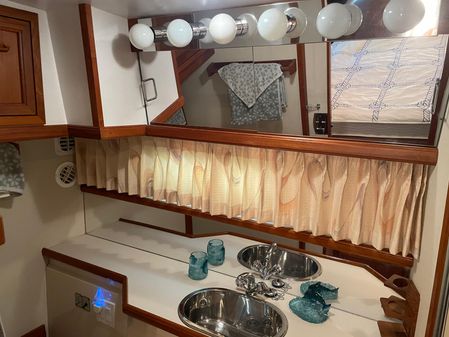 Carver 42 Aft Cabin Motor Yacht image