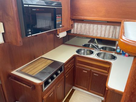 Carver 42 Aft Cabin Motor Yacht image