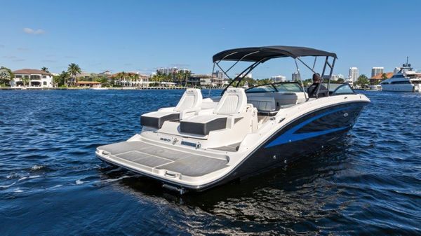 Sea Ray 290 Sundeck image