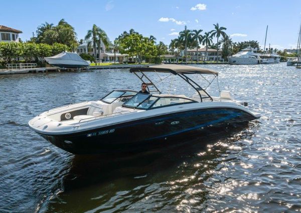 Sea Ray 290 Sundeck image