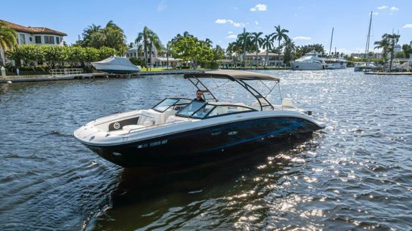 Sea Ray 290 Sundeck image