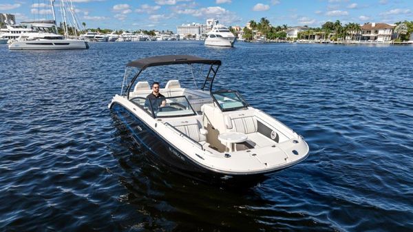 Sea Ray 290 Sundeck image