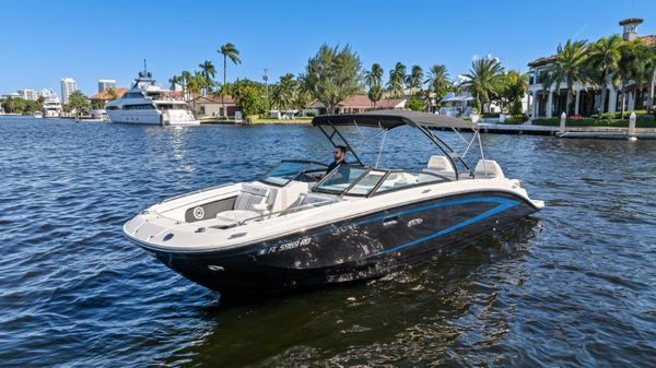 Sea Ray 290 Sundeck image