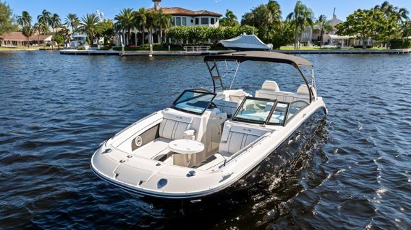 Sea Ray 290 Sundeck image