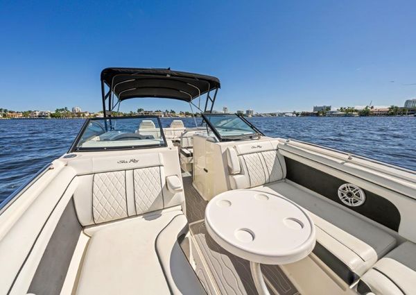 Sea Ray 290 Sundeck image