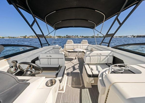 Sea Ray 290 Sundeck image