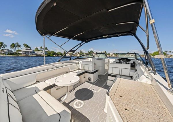 Sea Ray 290 Sundeck image