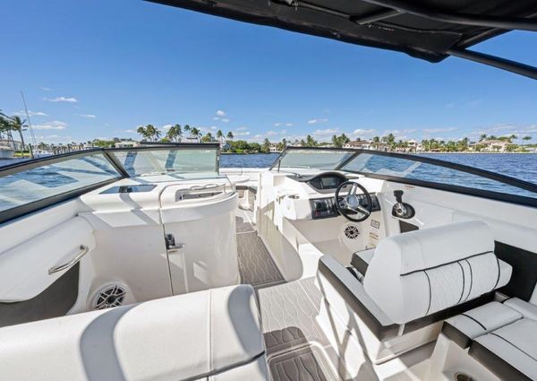 Sea Ray 290 Sundeck image