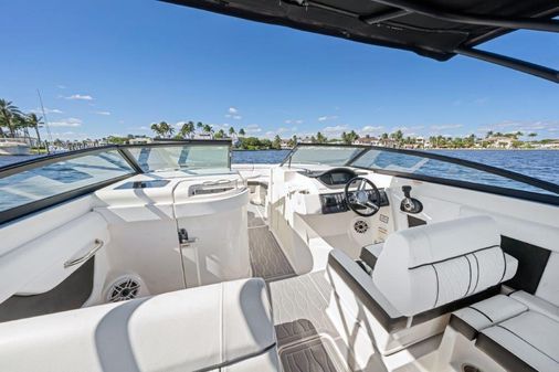 Sea Ray 290 Sundeck image