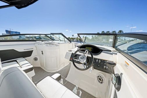 Sea Ray 290 Sundeck image