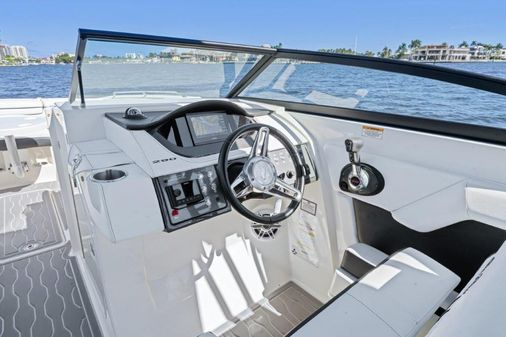 Sea Ray 290 Sundeck image