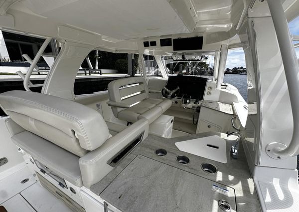 Boston Whaler 350 Realm image