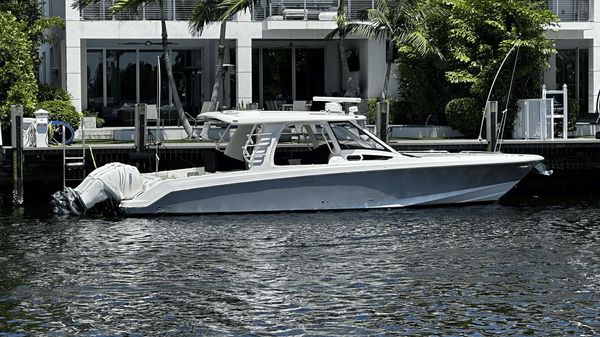 Boston Whaler 350 Realm 