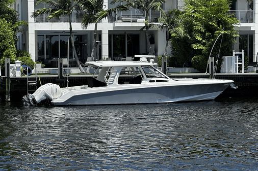 Boston Whaler 350 Realm image