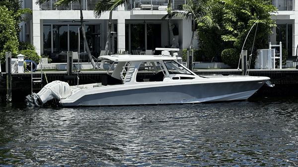 Boston Whaler 350 Realm