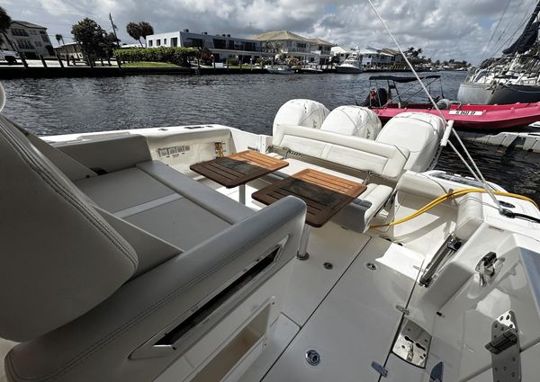 Boston Whaler 350 Realm image