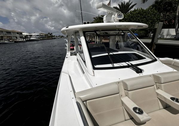 Boston Whaler 350 Realm image