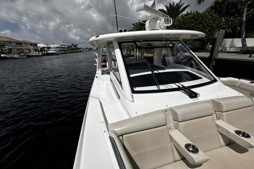 Boston Whaler 350 Realm image