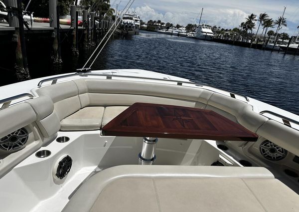 Boston Whaler 350 Realm image