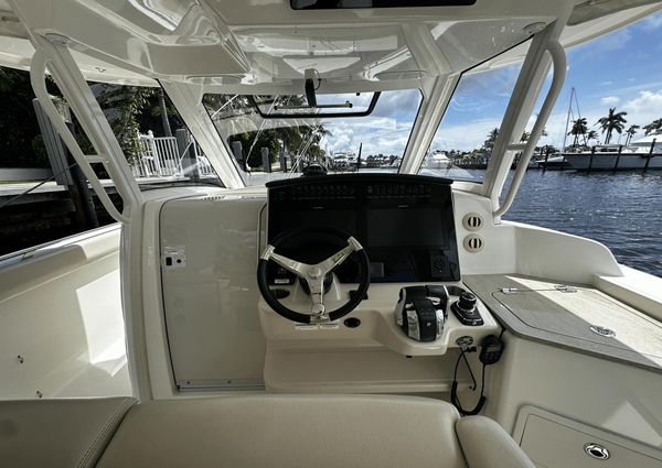 Boston Whaler 350 Realm image