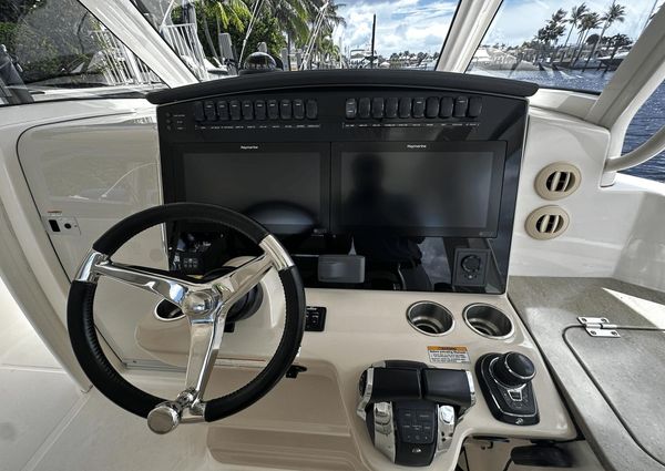 Boston Whaler 350 Realm image