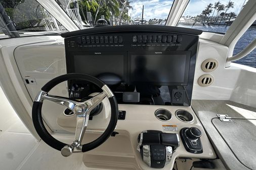 Boston Whaler 350 Realm image