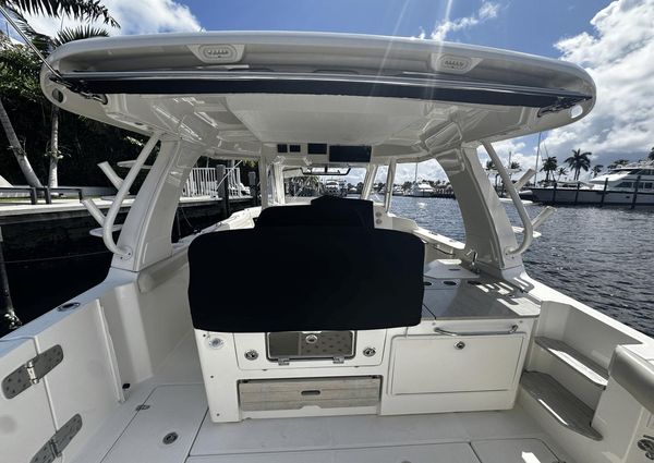 Boston Whaler 350 Realm image