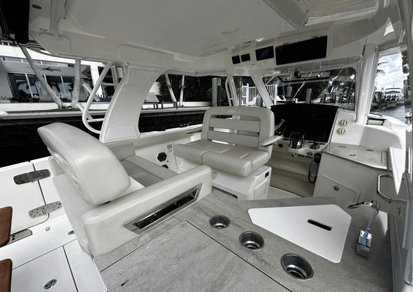 Boston Whaler 350 Realm image