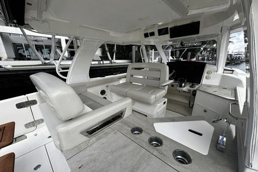 Boston Whaler 350 Realm image