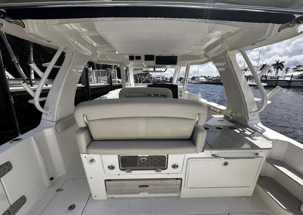 Boston Whaler 350 Realm image