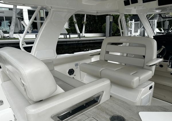 Boston Whaler 350 Realm image