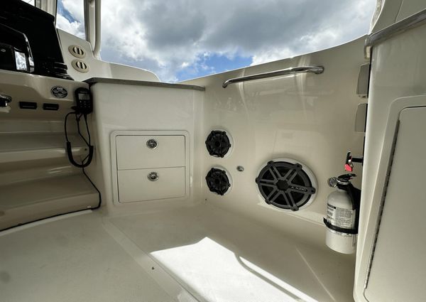 Boston Whaler 350 Realm image