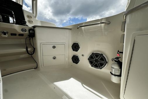 Boston Whaler 350 Realm image